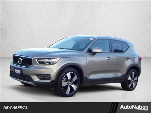 2022 Volvo XC40 T5 Momentum