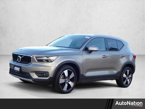 2022 Volvo XC40 T5 Momentum