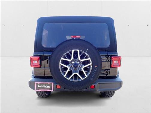 2024 Jeep Wrangler 4-Door Sahara 4x4