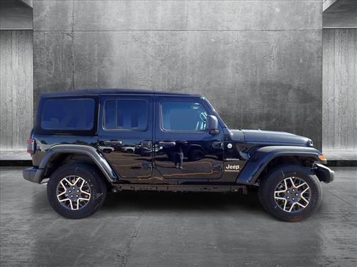 2024 Jeep Wrangler 4-Door Sahara 4x4