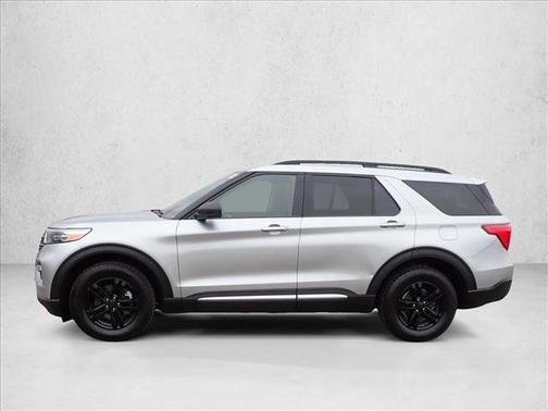 Iconic Silver Metallic 2022 Ford Explorer XLT