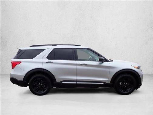 Iconic Silver Metallic 2022 Ford Explorer XLT