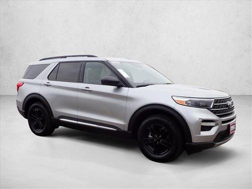 Iconic Silver Metallic 2022 Ford Explorer XLT