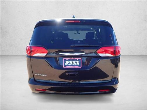 2022 Chrysler Voyager LX