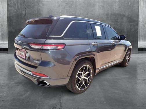 2022 Jeep Grand Cherokee Summit