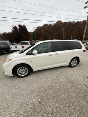 2017 Toyota Sienna XLE