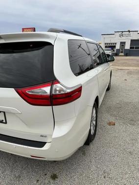 2017 Toyota Sienna XLE