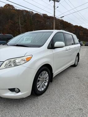 2017 Toyota Sienna XLE