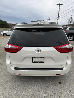 2017 Toyota Sienna XLE