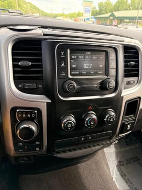 Granite Crystal Metallic Clearcoat 2016 RAM 1500 Big Horn