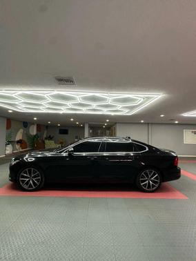 2018 Volvo S90 T5 Momentum