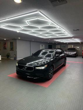 2018 Volvo S90 T5 Momentum