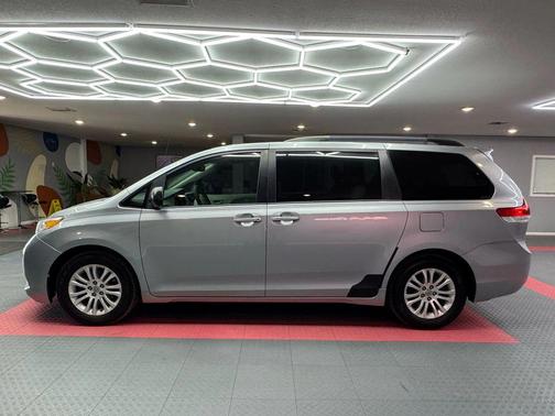 2012 Toyota Sienna XLE