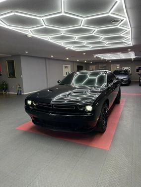 Pitch Black Clearcoat 2018 Dodge Challenger SXT