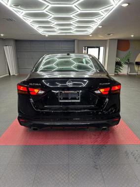Super Black 2019 Nissan Altima 2.5 Platinum
