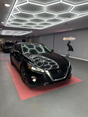 Super Black 2019 Nissan Altima 2.5 Platinum