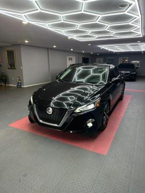 Super Black 2019 Nissan Altima 2.5 Platinum