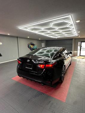 Super Black 2019 Nissan Altima 2.5 Platinum