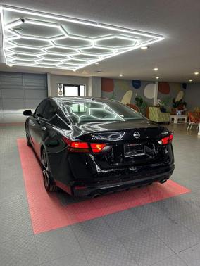 Super Black 2019 Nissan Altima 2.5 Platinum