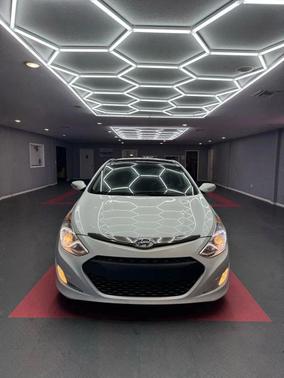 2013 Hyundai SONATA Hybrid Limited