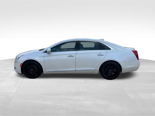 Crystal White Tricoat 2017 Cadillac XTS Platinum