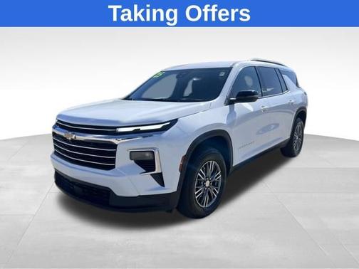 Summit White 2025 Chevrolet Traverse LT
