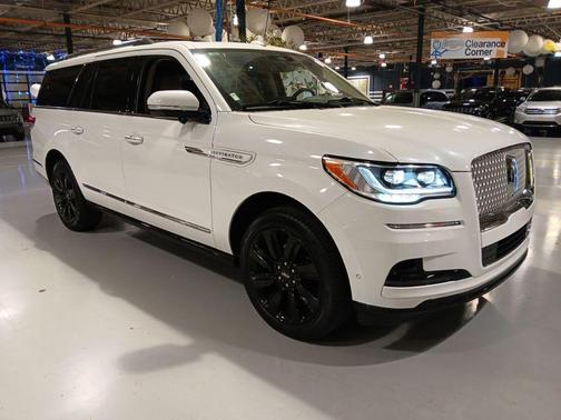 Pristine White Metallic Tri-Coat 2024 Lincoln Navigator Reserve