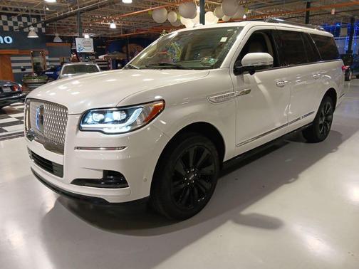 Pristine White Metallic Tri-Coat 2024 Lincoln Navigator Reserve