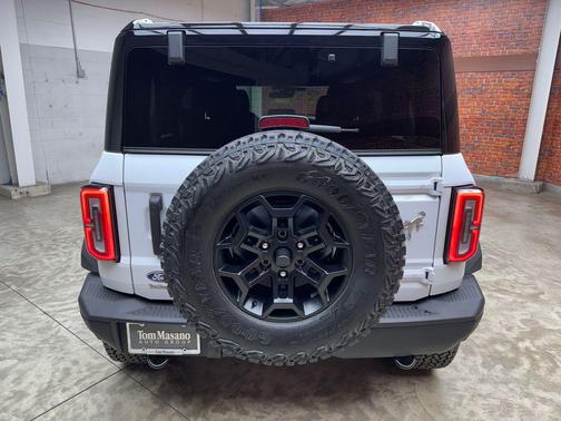 Oxford White 2026 Ford Bronco Badlands