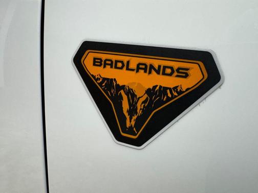 Oxford White 2026 Ford Bronco Badlands