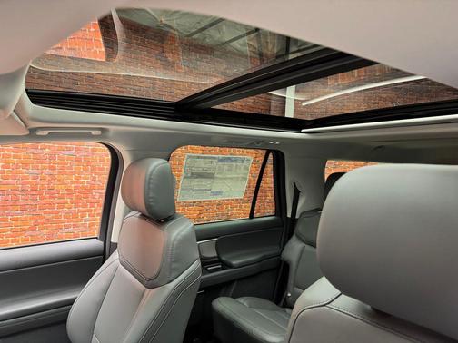 Star White Metallic Tri-Coat 2026 Ford Expedition Max Active 4x4