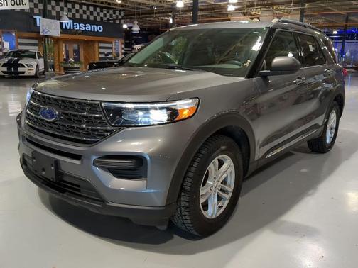 Carbonized Gray Metallic 2022 Ford Explorer XLT