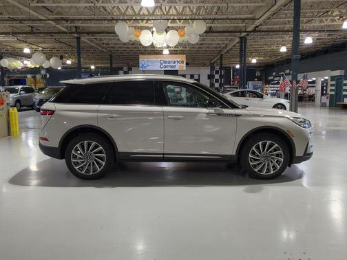 Ceramic Pearl Metallic Tinted Clearcoat 2023 Lincoln Corsair Reserve