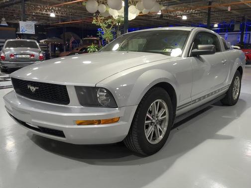 2005 Ford Mustang Deluxe