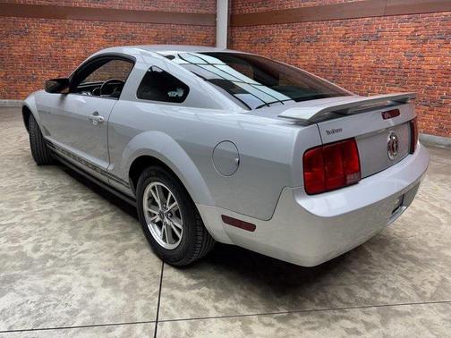 2005 Ford Mustang Deluxe