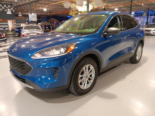 Atlas Blue Metallic 2022 Ford Escape SE