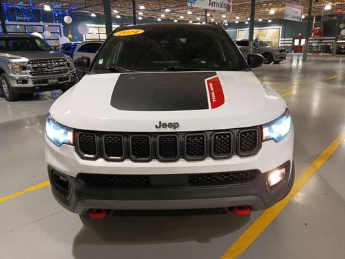 Bright White Clearcoat 2024 Jeep Compass Trailhawk