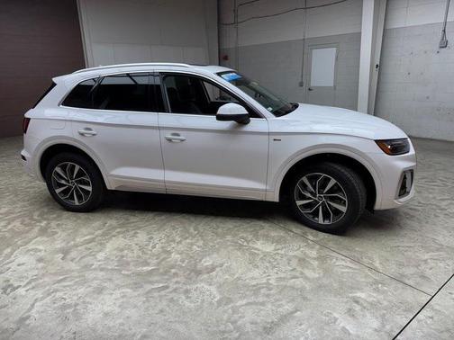 2022 Audi Q5 45 S line Premium Plus