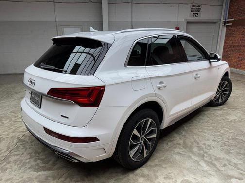 2022 Audi Q5 45 S line Premium Plus