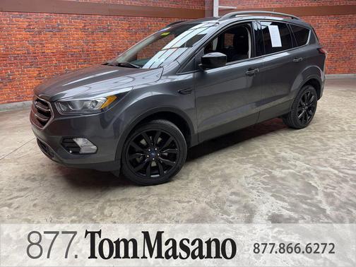 Magnetic 2018 Ford Escape SE
