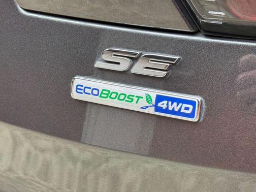 Magnetic 2018 Ford Escape SE