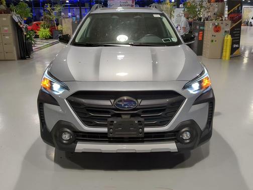 Ice Silver Metallic 2024 Subaru Outback Limited