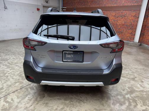 Ice Silver Metallic 2024 Subaru Outback Limited