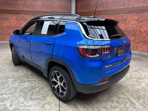 Hydro Blue Pearlcoat 2024 Jeep Compass Limited