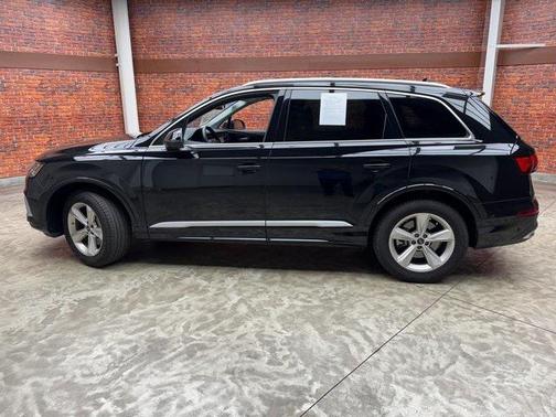 2024 Audi Q7 45 Premium Plus