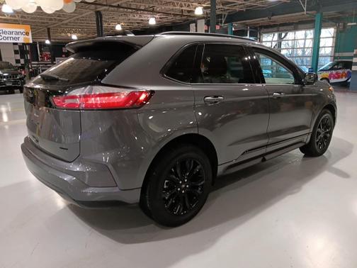 2023 Ford Edge SE