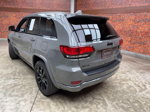Sting-Gray Clearcoat 2021 Jeep Grand Cherokee Laredo