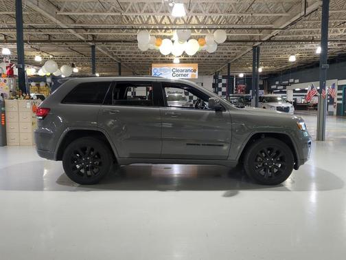 Sting-Gray Clearcoat 2021 Jeep Grand Cherokee Laredo