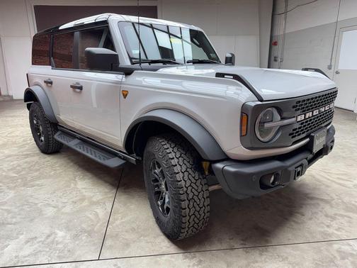 Avalanche Gray 2026 Ford Bronco Badlands