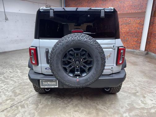 Avalanche Gray 2026 Ford Bronco Badlands